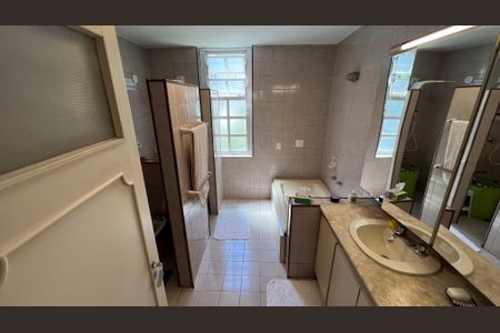 Apartamento à venda com 291m², 3 quartos e 2 vagasBanheiro da Suíte