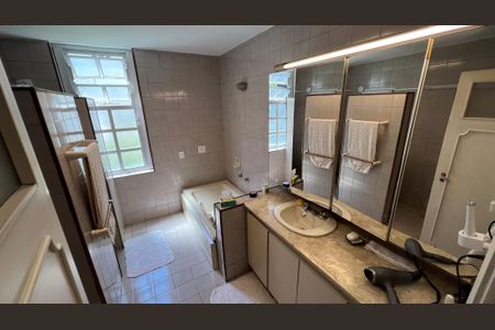 Apartamento à venda com 291m², 3 quartos e 2 vagasBanheiro da Suíte