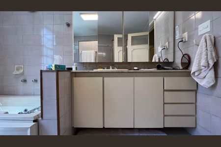 Apartamento à venda com 291m², 3 quartos e 2 vagasBanheiro da Suíte