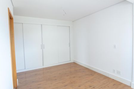 Apartamento para alugar com 279m², 4 quartos e 5 vagas Apartamento para alugar com 279m², 4 quartos e 5 vagasSuíte 3