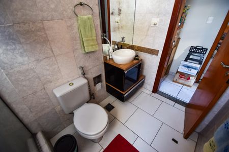 Apartamento à venda com 74m², 2 quartos e 1 vaga Apartamento à venda com 74m², 2 quartos e 1 vagaBanheiro