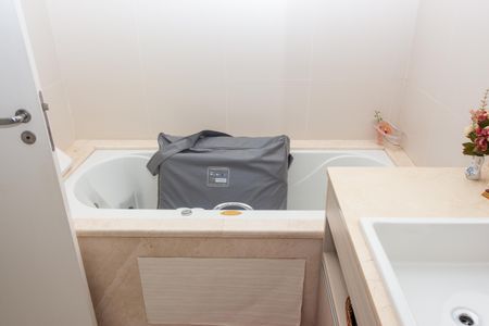 Apartamento à venda com 193m², 4 quartos e 3 vagasBanheiro da Suíte master