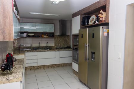 Apartamento à venda com 193m², 4 quartos e 3 vagasCozinha