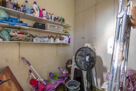 Apartamento à venda com 130m², 3 quartos e 2 vagas Apartamento à venda com 130m², 3 quartos e 2 vagasQuarto de Serviço