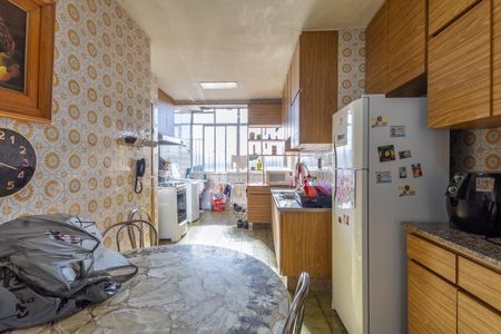 Apartamento à venda com 130m², 3 quartos e 2 vagas Apartamento à venda com 130m², 3 quartos e 2 vagasCozinha
