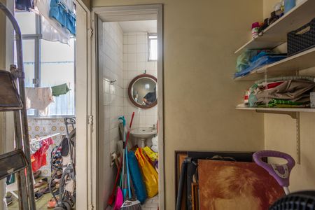 Apartamento à venda com 130m², 3 quartos e 2 vagas Apartamento à venda com 130m², 3 quartos e 2 vagasQuarto de Serviço