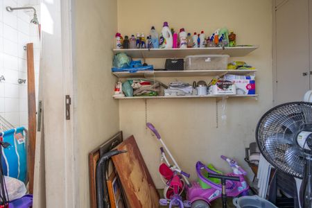 Apartamento à venda com 130m², 3 quartos e 2 vagas Apartamento à venda com 130m², 3 quartos e 2 vagasQuarto de Serviço