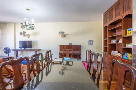 Apartamento à venda com 130m², 3 quartos e 2 vagas Apartamento à venda com 130m², 3 quartos e 2 vagasSala