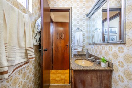 Apartamento à venda com 130m², 3 quartos e 2 vagas Apartamento à venda com 130m², 3 quartos e 2 vagasBanheiro Suite