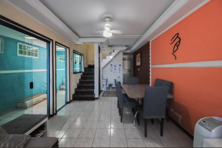 Casa à venda com 233m², 3 quartos e 2 vagasSala