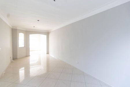 Casa à venda com 240m², 3 quartos e 3 vagas Casa à venda com 240m², 3 quartos e 3 vagasSala