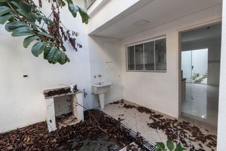 Casa à venda com 240m², 3 quartos e 3 vagas Casa à venda com 240m², 3 quartos e 3 vagasÁrea de serviço