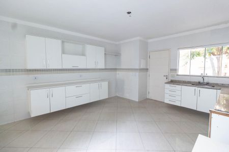 Casa à venda com 240m², 3 quartos e 3 vagas Casa à venda com 240m², 3 quartos e 3 vagasCozinha