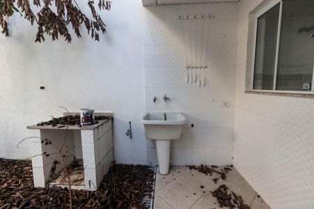 Casa à venda com 240m², 3 quartos e 3 vagas Casa à venda com 240m², 3 quartos e 3 vagasÁrea de serviço