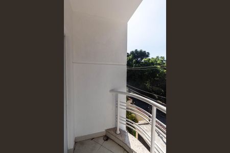 Casa à venda com 240m², 3 quartos e 3 vagas Casa à venda com 240m², 3 quartos e 3 vagasVaranda