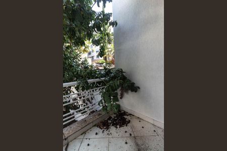 Casa à venda com 240m², 3 quartos e 3 vagas Casa à venda com 240m², 3 quartos e 3 vagasVaranda