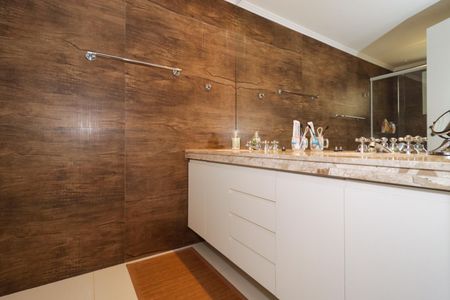 Apartamento para alugar com 210m², 3 quartos e 4 vagasBanheiro da Suíte 1