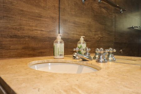 Apartamento para alugar com 210m², 3 quartos e 4 vagasBanheiro da Suíte 1