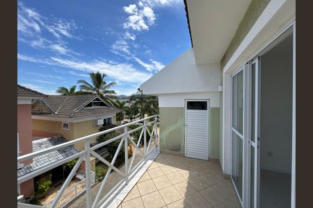 Casa de condomínio para alugar com 200m², 4 quartos e 2 vagasSuíte 3 - Varanda