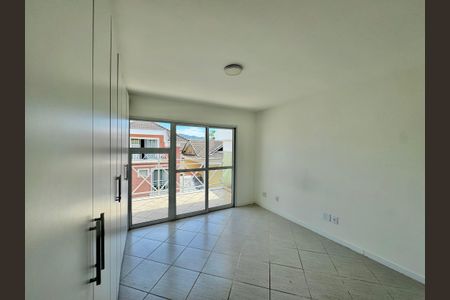 Casa de condomínio para alugar com 200m², 4 quartos e 2 vagasSuíte 3