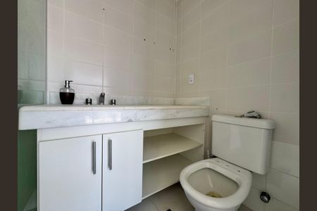 Casa de condomínio para alugar com 200m², 4 quartos e 2 vagasSuíte 3 - Banheiro