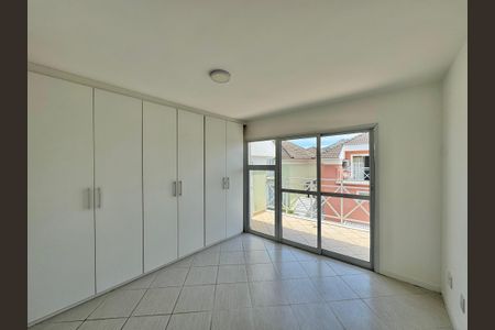 Casa de condomínio para alugar com 200m², 4 quartos e 2 vagasSuíte 3