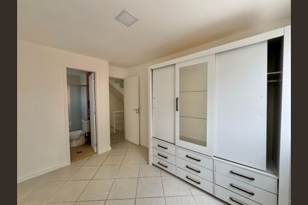 Casa de condomínio para alugar com 200m², 4 quartos e 2 vagasSuíte 2