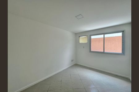 Casa de condomínio para alugar com 200m², 4 quartos e 2 vagasQuarto