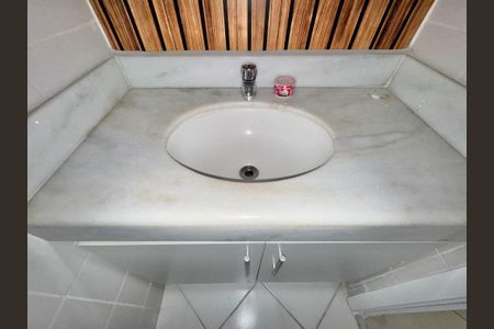 Casa de condomínio para alugar com 200m², 4 quartos e 2 vagasBanheiro Social