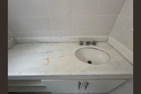 Casa de condomínio para alugar com 200m², 4 quartos e 2 vagasSuíte 1 - Banheiro