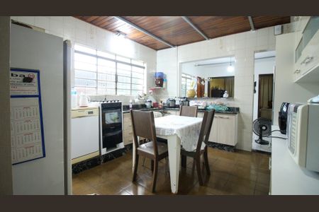Casa à venda com 150m², 2 quartos e 2 vagasCozinha