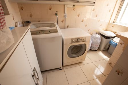 Apartamento à venda com 96m², 3 quartos e sem vaga Apartamento à venda com 96m², 3 quartos e sem vagaÁREA DE SERVIÇO