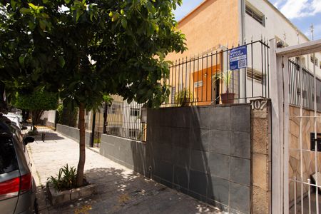 Apartamento à venda com 96m², 3 quartos e sem vaga Apartamento à venda com 96m², 3 quartos e sem vagaFACHADA