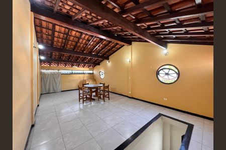 Casa para alugar com 350m², 3 quartos e 3 vagasSótão 