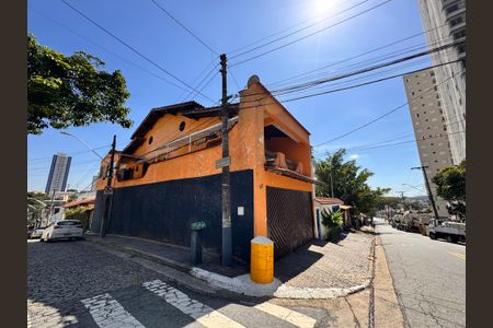 Casa para alugar com 350m², 3 quartos e 3 vagasFachada