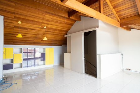 Casa para alugar com 220m², 3 quartos e 2 vagas Casa para alugar com 220m², 3 quartos e 2 vagasSótão