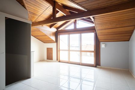 Casa para alugar com 220m², 3 quartos e 2 vagas Casa para alugar com 220m², 3 quartos e 2 vagasSótão