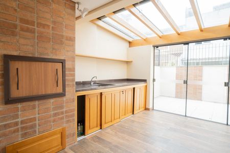Casa para alugar com 220m², 3 quartos e 2 vagas Casa para alugar com 220m², 3 quartos e 2 vagasÁrea comum - Churrasqueira