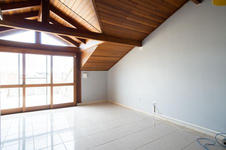 Casa para alugar com 220m², 3 quartos e 2 vagas Casa para alugar com 220m², 3 quartos e 2 vagasSótão