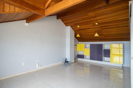 Casa para alugar com 220m², 3 quartos e 2 vagas Casa para alugar com 220m², 3 quartos e 2 vagasSótão