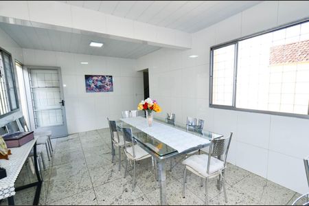 Casa à venda com 382m², 5 quartos e 2 vagas Casa à venda com 382m², 5 quartos e 2 vagasCozinha