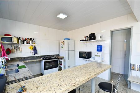 Casa à venda com 382m², 5 quartos e 2 vagas Casa à venda com 382m², 5 quartos e 2 vagasCozinha