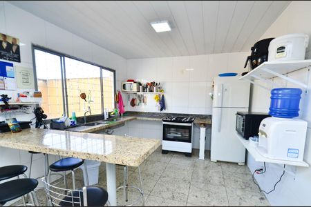 Casa à venda com 382m², 5 quartos e 2 vagas Casa à venda com 382m², 5 quartos e 2 vagasCozinha