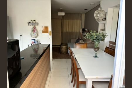 Casa de condomínio à venda com 69m², 2 quartos e 2 vagasSala