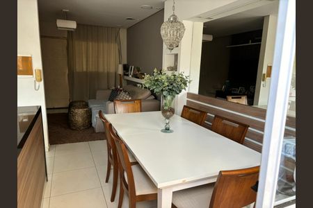 Casa de condomínio à venda com 69m², 2 quartos e 2 vagasSala