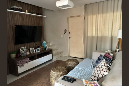 Casa de condomínio à venda com 69m², 2 quartos e 2 vagasSala