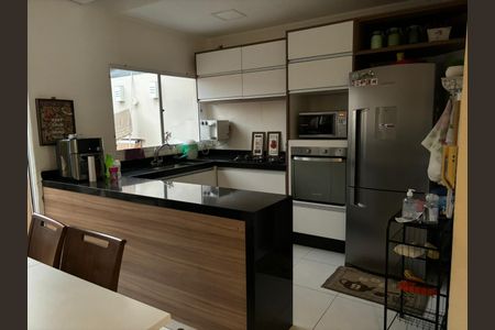 Casa de condomínio à venda com 69m², 2 quartos e 2 vagasCozinha