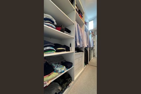 Apartamento à venda com 145m², 3 quartos e 2 vagasCloset da suíte