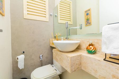 Apartamento à venda com 210m², 3 quartos e 3 vagasBanheiro 1