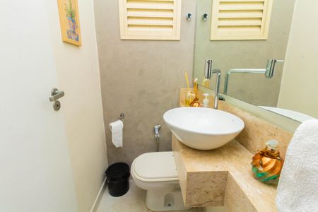 Apartamento à venda com 210m², 3 quartos e 3 vagasBanheiro 1